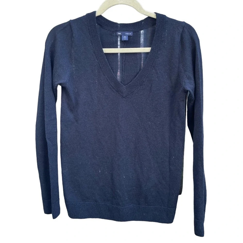 GAP WOOL VNECK SWEATER